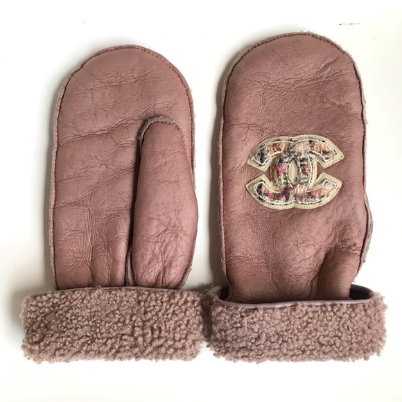 Chanel Pink Shearling Logo Mittens / Gloves - Picture 7 of 10